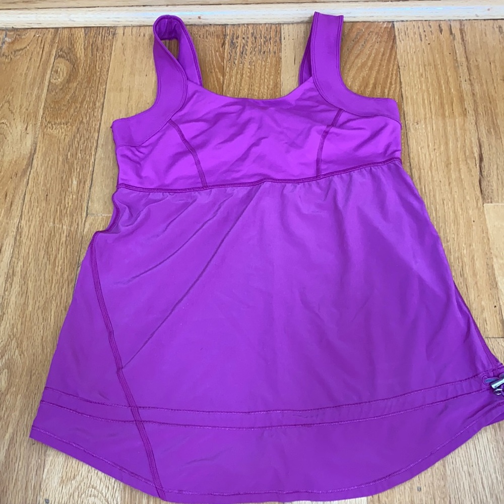 Lululemon workout top size 6
